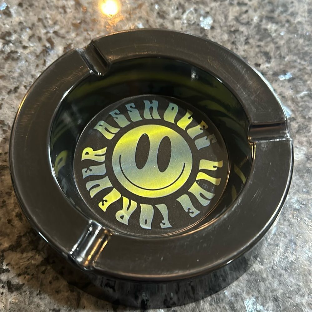 Assholes live forever, plastic ashtray NEW (2875)